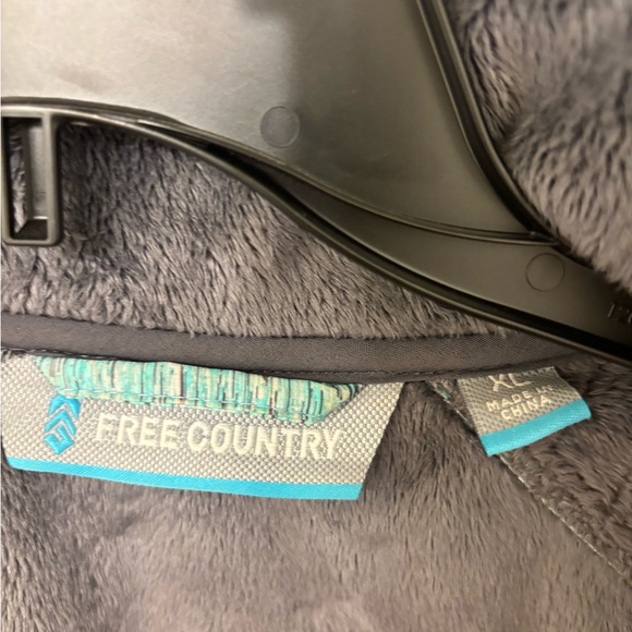 Free Country Aqua Softshell Jacket with removable Hood - Picture 7 of 9